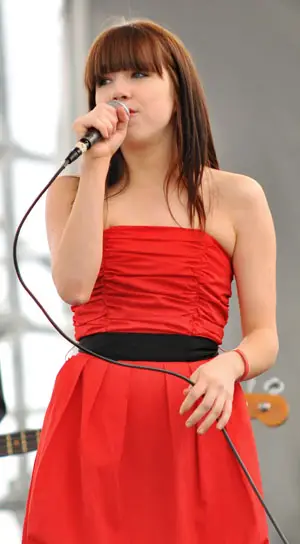 Carly Jepsen Singing