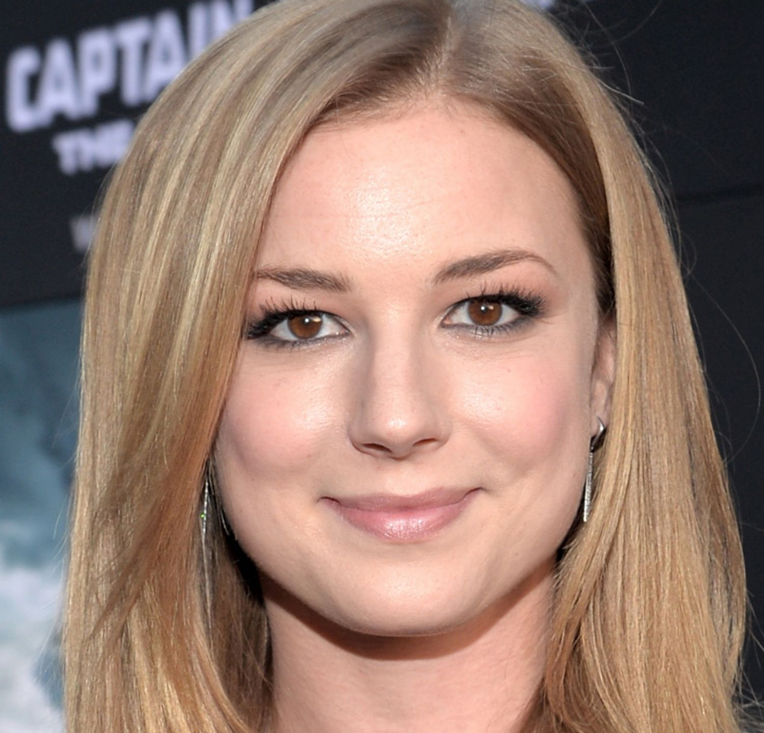 Emily VanCamp Height, Weight, Bra Size, Measurements & Bio Celebie