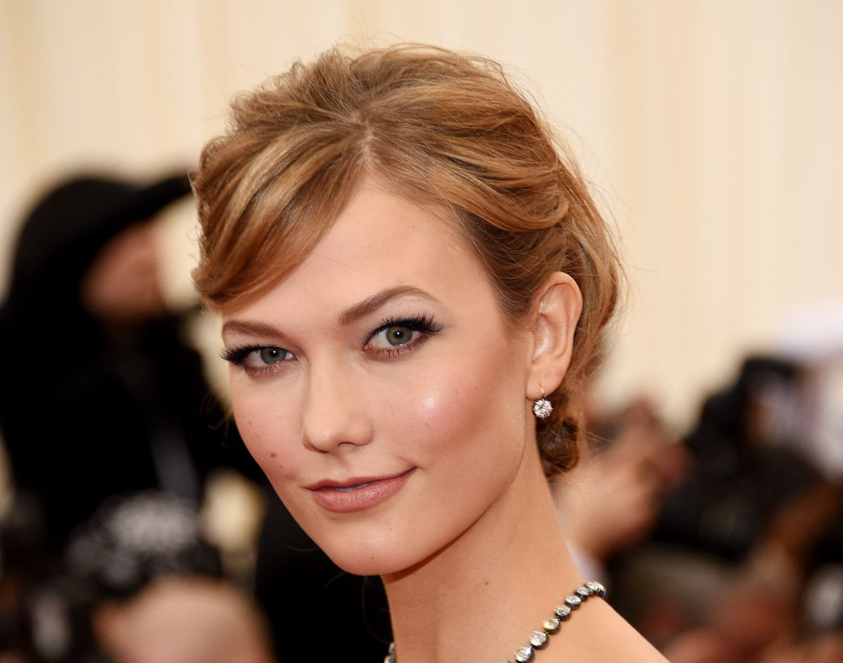 karlie-kloss-height-weight-bra-size-measurements-bio-celebie