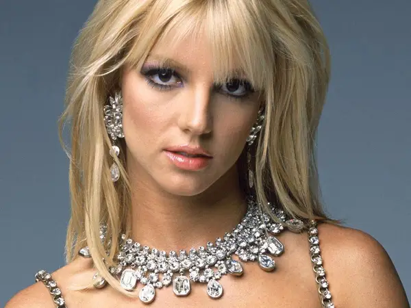 Britney Spears Tweets About New Album, Potential World 
