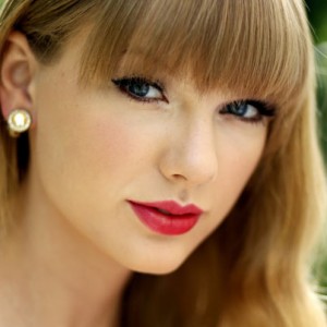 Taylor Swift - Height, Weight, Bra Size, Measurements & Bio