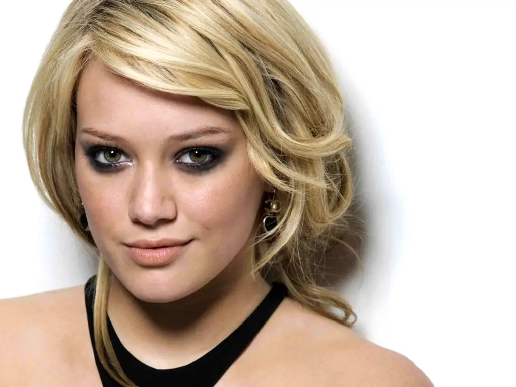 Hilary Duff - Height, Weight, Bra Size, Measurements & Bio